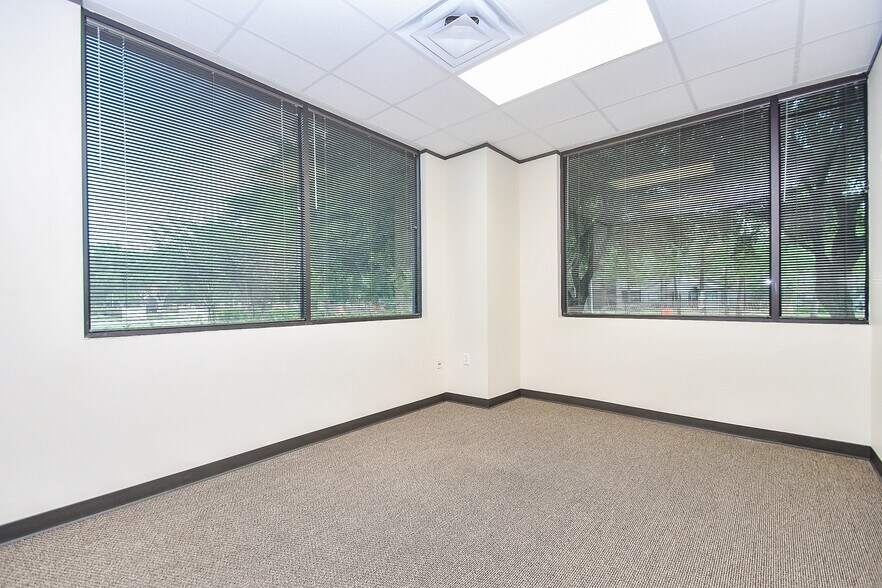 More Photos Of 15366 Park Row, Houston Office For Lease
