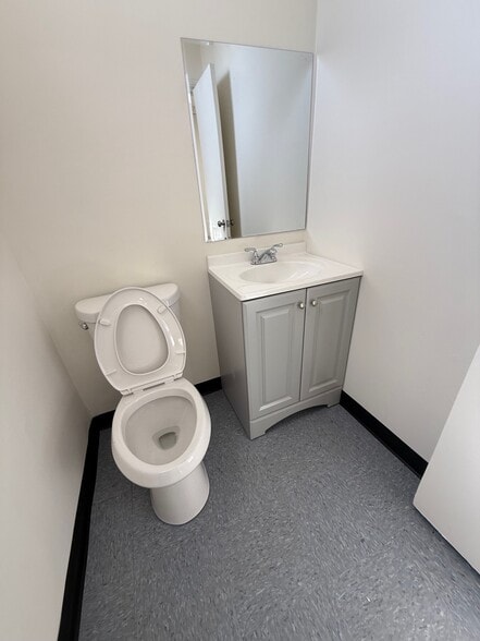 More Photos Of 3818 W Burbank Blvd, Burbank Storefront For Lease