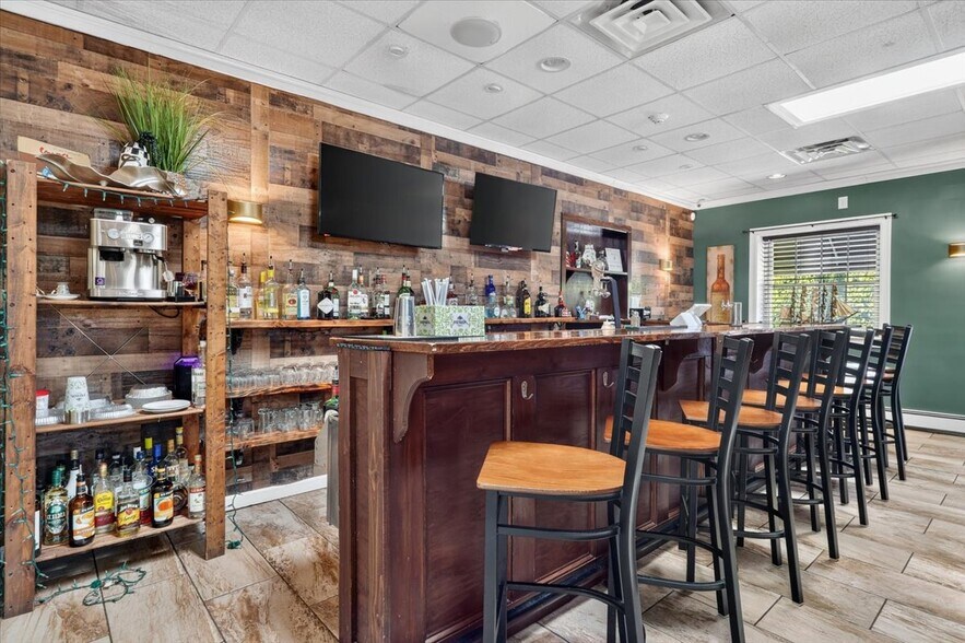 More Photos Of 11 E Pattagansett Rd, Niantic Restaurant For Sale