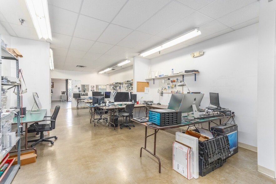 More Photos Of 2991-2995 E White Star Ave, Anaheim Warehouse For Sale