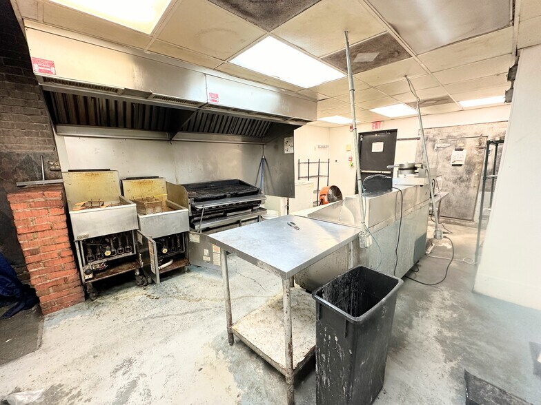 More Photos Of 1910 Magazine St, New Orleans Storefront Retail Residential For Lease