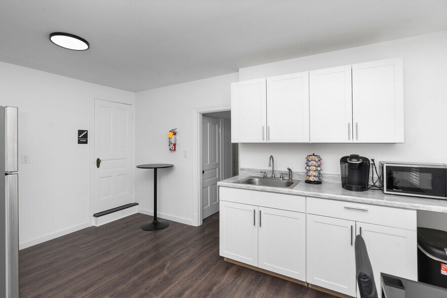 More Photos Of 30 Ladd Rd, Fishersville Office For Sale