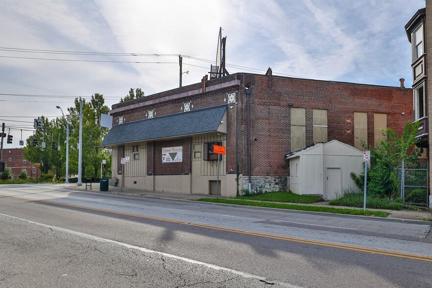 More Photos Of 3235-3245 Woodburn Ave, Cincinnati Storefront For Sale