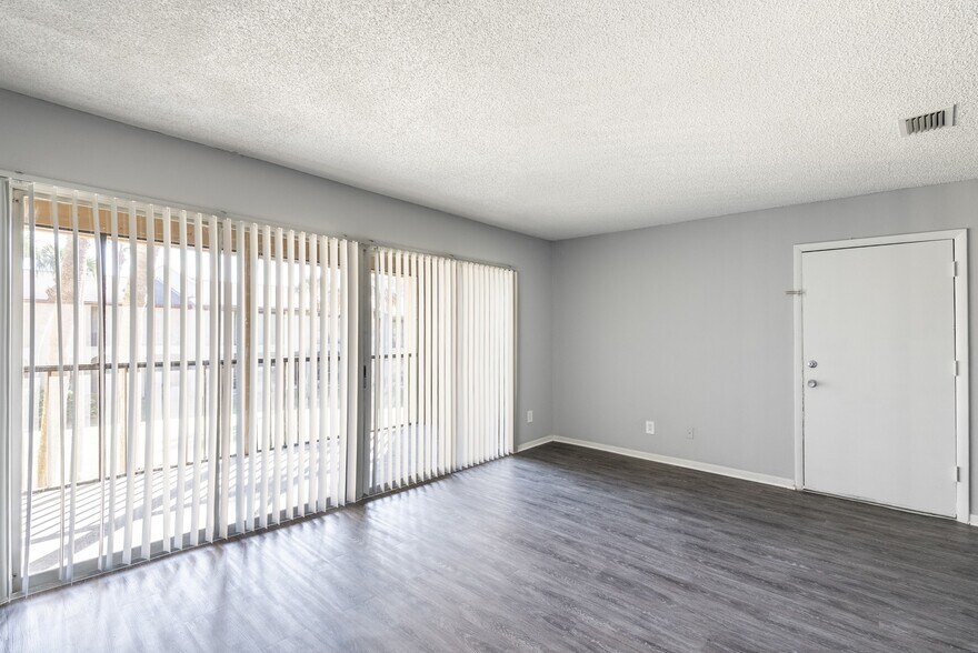 More Photos Of 5659 Del Prado Dr, Tampa Apartments For Sale