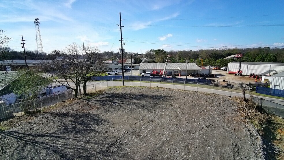 More Photos Of 943 Athens St, Gainesville Service For Lease