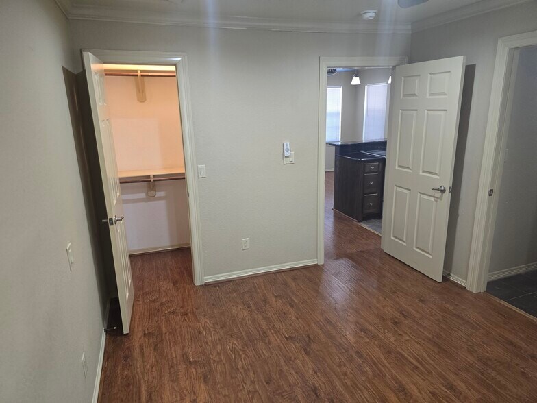 More Photos Of 2030 Portsmouth St, Houston Apartments For Sale