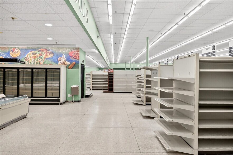 More Photos Of 4634-4639 Gravois Rd, House Spgs, House Springs Supermarket For Lease