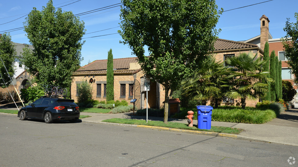 Primary Photo Of 210 NW 17th Ave, Portland Office For Lease