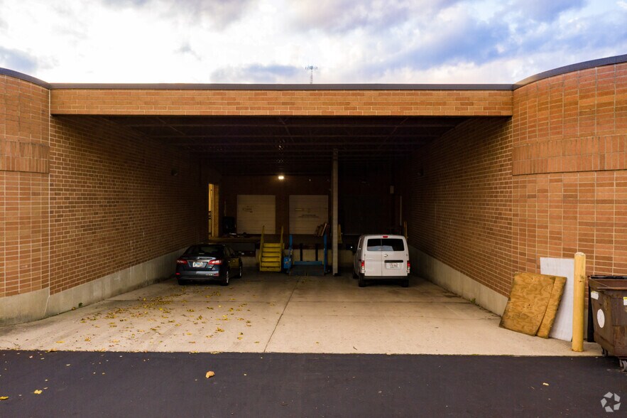 More Photos Of 135 E St. Charles Rd, Carol Stream Light Distribution For Lease
