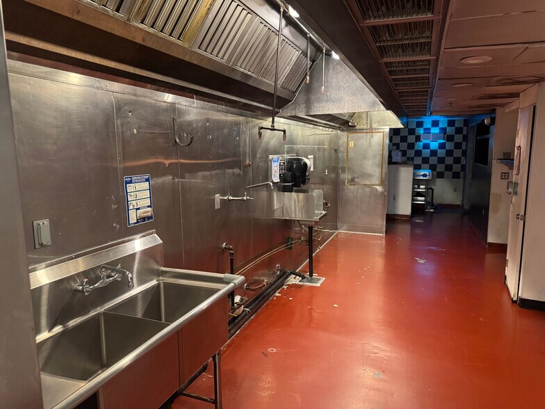 More Photos Of 7301 E Butherus Dr, Scottsdale Restaurant For Lease