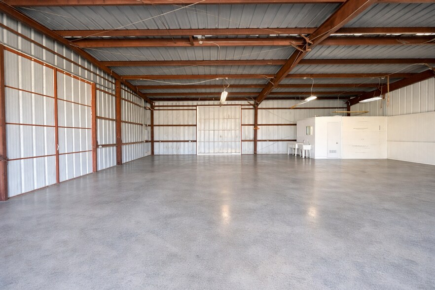 More Photos Of 11050 70th Ave, Seminole Warehouse For Lease