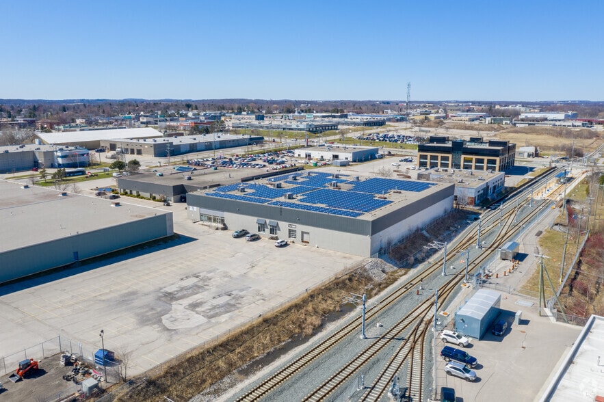 More Photos Of 560 Parkside Dr, Waterloo Warehouse For Lease