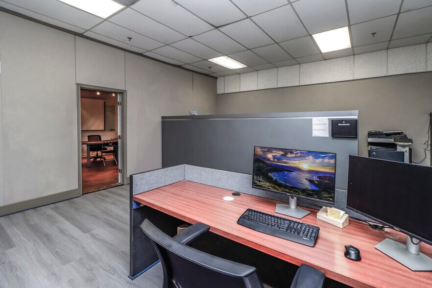 More Photos Of 827 Douglas Ave, Portsmouth Warehouse For Lease