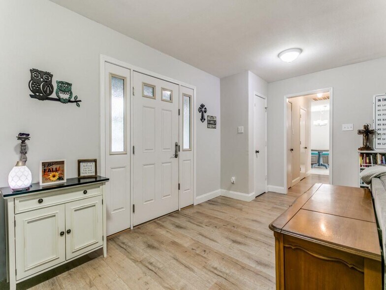 More Photos Of 128 Taylor St, Keller Flex For Sale