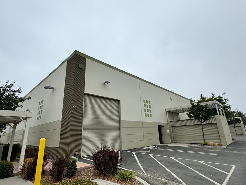 More Photos Of 758 Calle Plano, Camarillo Warehouse For Lease