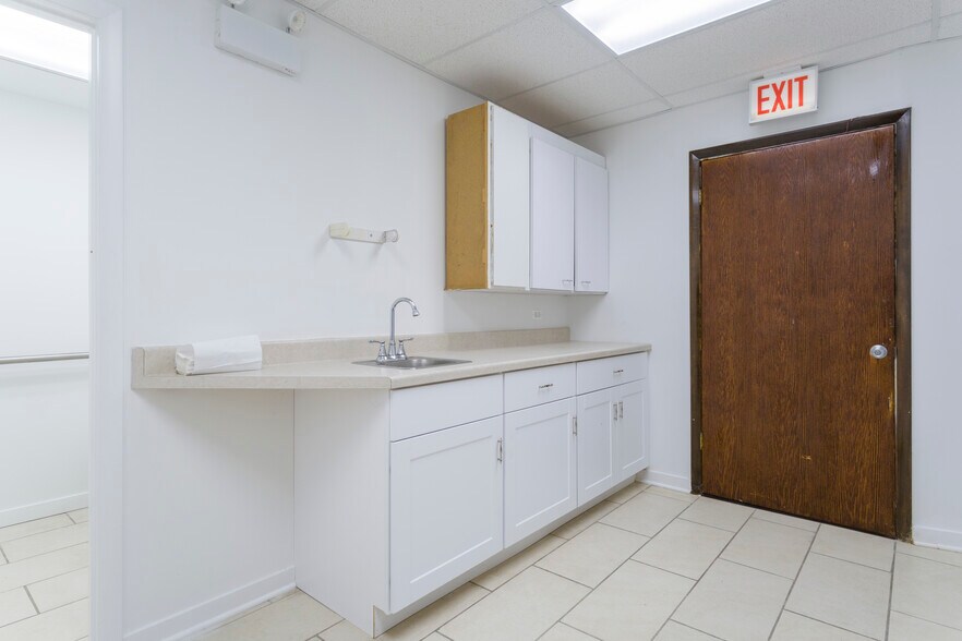 More Photos Of 1835 N 19th Ave, Melrose Park Medical For Lease