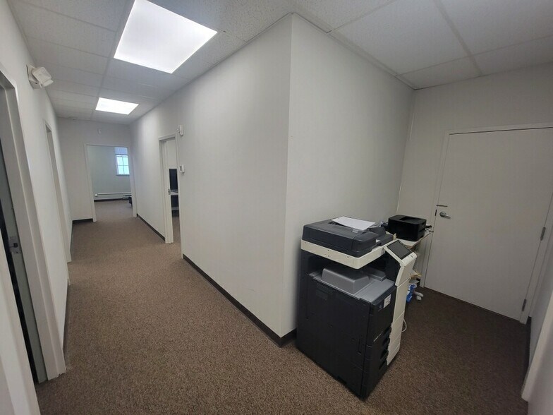More Photos Of 105 Chesley Dr, Media Office For Lease