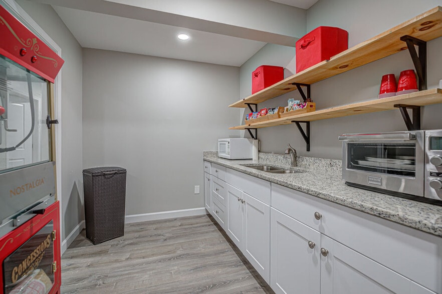 More Photos Of 300-304 Edgewood Dr, Trenton Medical For Lease
