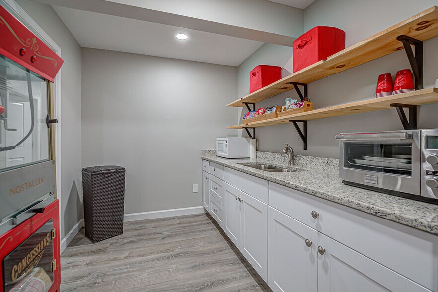 More Photos Of 304 Edgewood Dr, Trenton Medical For Lease