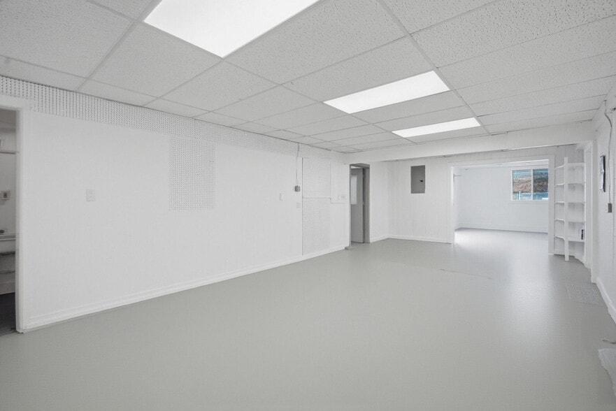 More Photos Of 14 Easthampton Rd, Northampton Warehouse For Lease