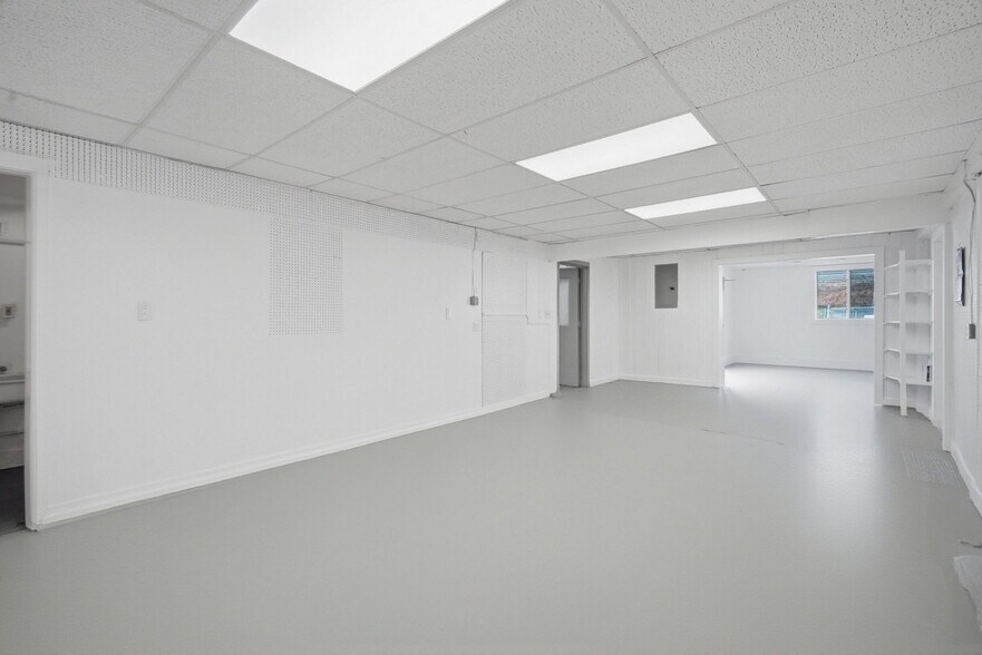 More Photos Of 14 Easthampton Rd, Northampton Warehouse For Lease