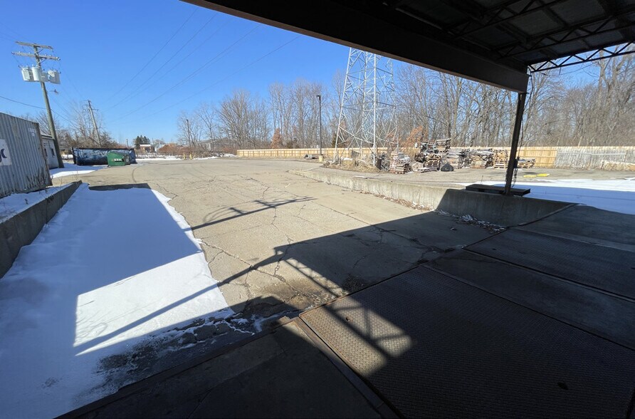 More Photos Of 1225 E West Maple Rd, Walled Lake Manufacturing For Sale
