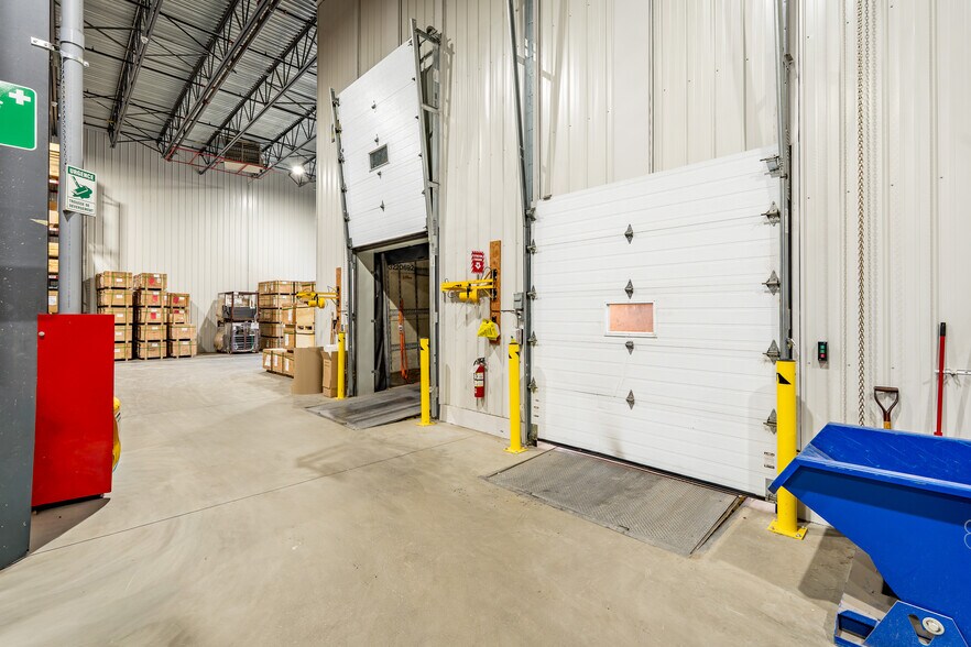 More Photos Of 816-818 Boul Industriel, Granby Industrial For Lease