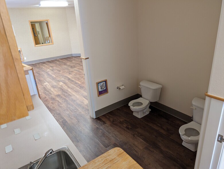 More Photos Of 137 McGhee Rd, Kootenai Storefront Retail Office For Sale