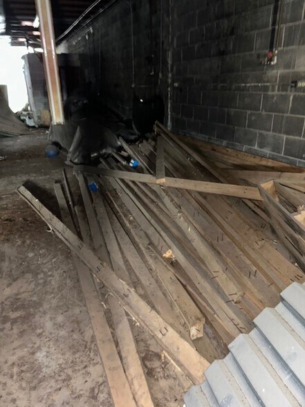 More Photos Of 729 E 7 Mile Rd, Detroit Storefront For Sale
