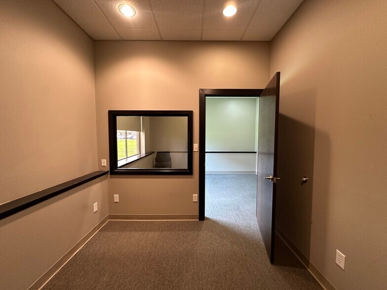 More Photos Of 673 Westbury Dr, Iowa City Storefront Retail Office For Sale
