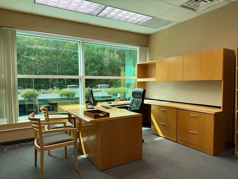 More Photos Of 900 South Ave, Staten Island Office For Lease