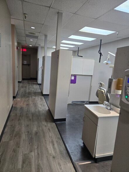 More Photos Of 4321-4335 S Buckley Rd, Aurora General Retail For Lease
