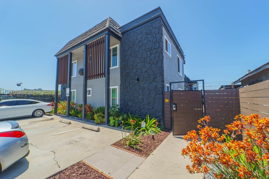 Primary Photo Of 4022 42nd St, San Diego Apartments For Sale