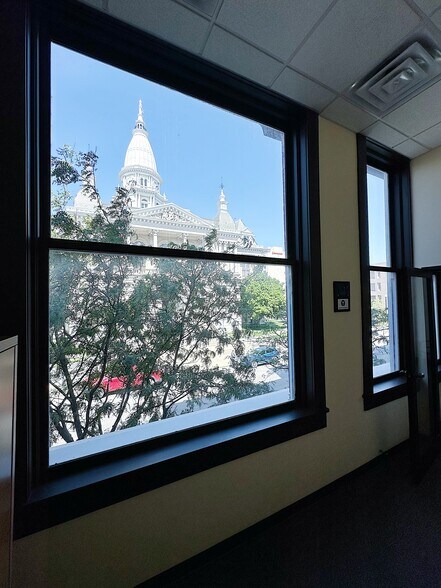 More Photos Of 323 Columbia St, Lafayette Office For Lease