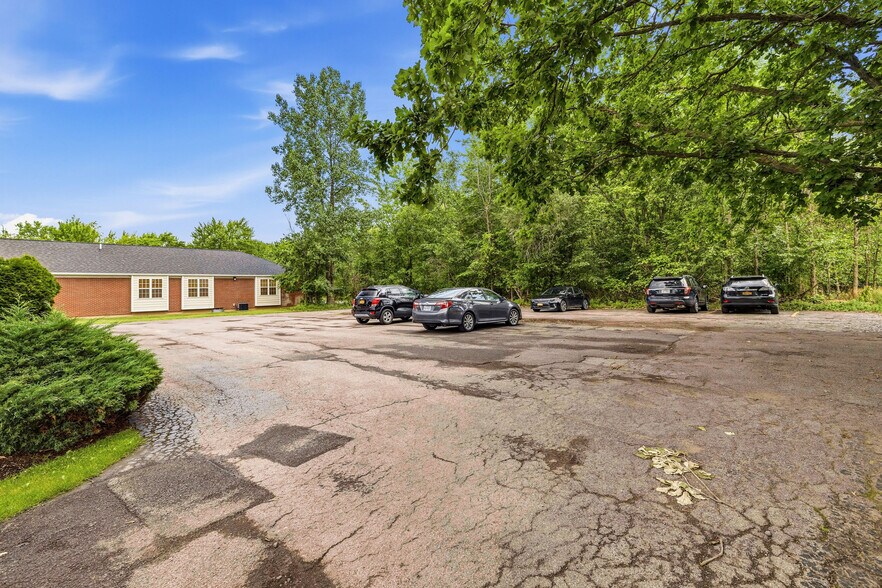 More Photos Of 690 Davison Rd, Lockport Office For Sale