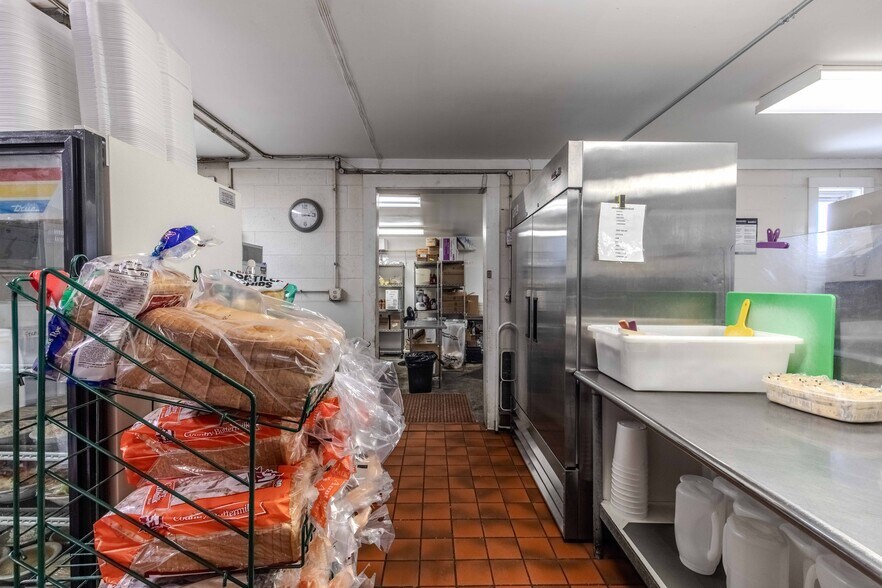 More Photos Of 407 Third St, Howe Specialty For Sale