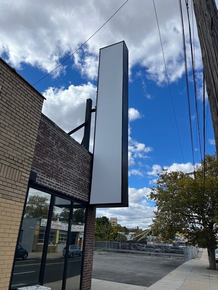 More Photos Of 62-16 Metropolitan Ave, Middle Village Auto Repair For Lease