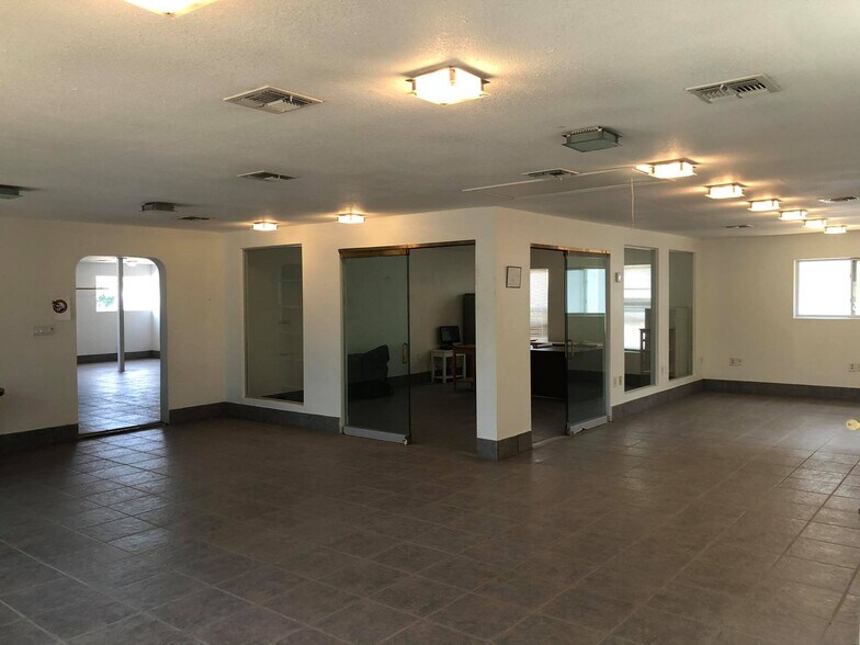 More Photos Of 12440 US Hwy 181 S, San Antonio Flex For Sale