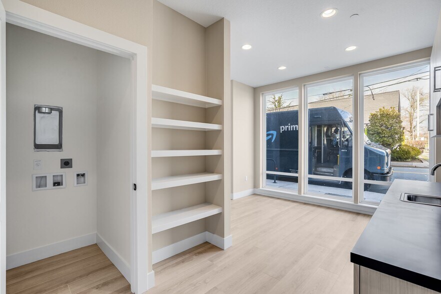 More Photos Of 22415 SW Pine St, Sherwood Flex For Sale