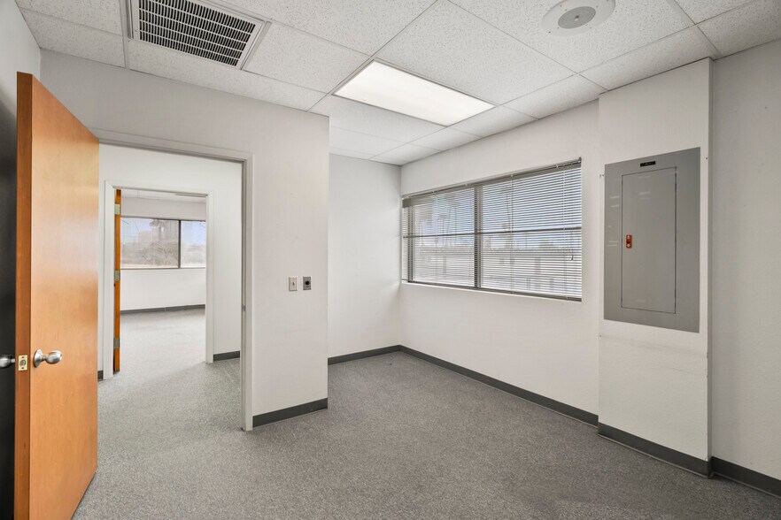 More Photos Of 319 E McDowell Rd, Phoenix Office For Sale
