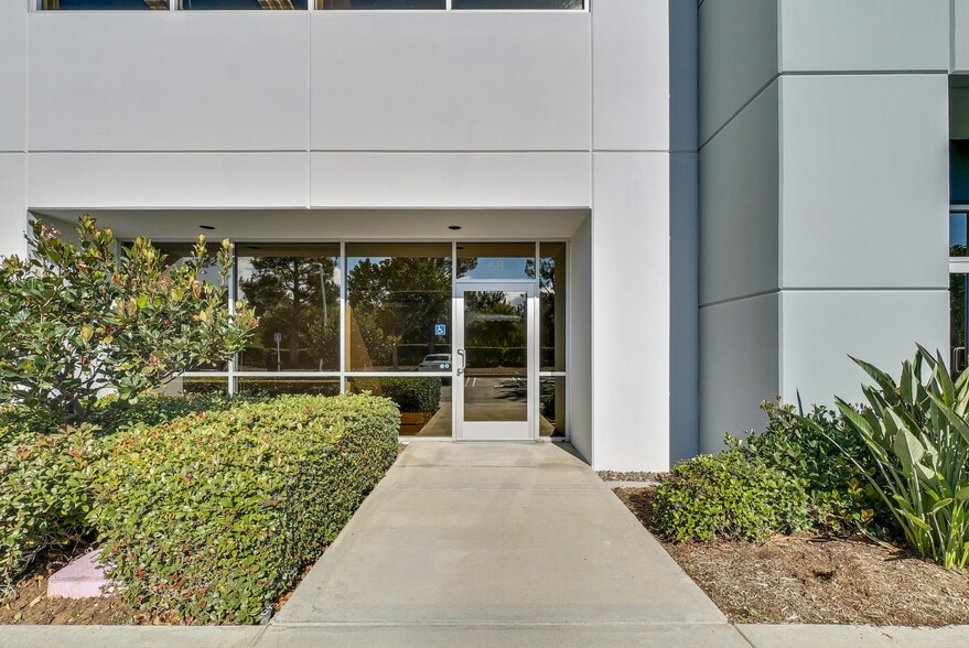 More Photos Of 64-76 Maxwell, Irvine Light Manufacturing For Lease