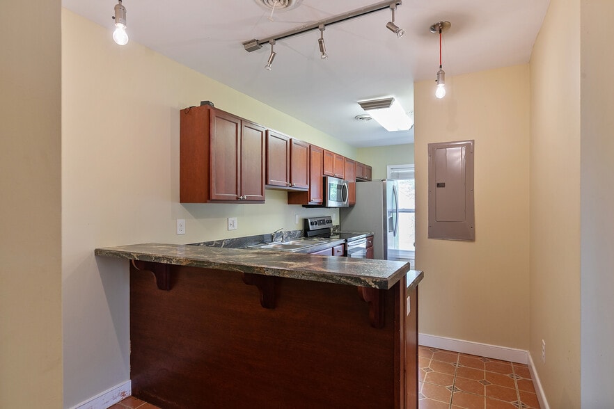 More Photos Of 618 N 1st St, Richmond Storefront Retail Residential For Sale