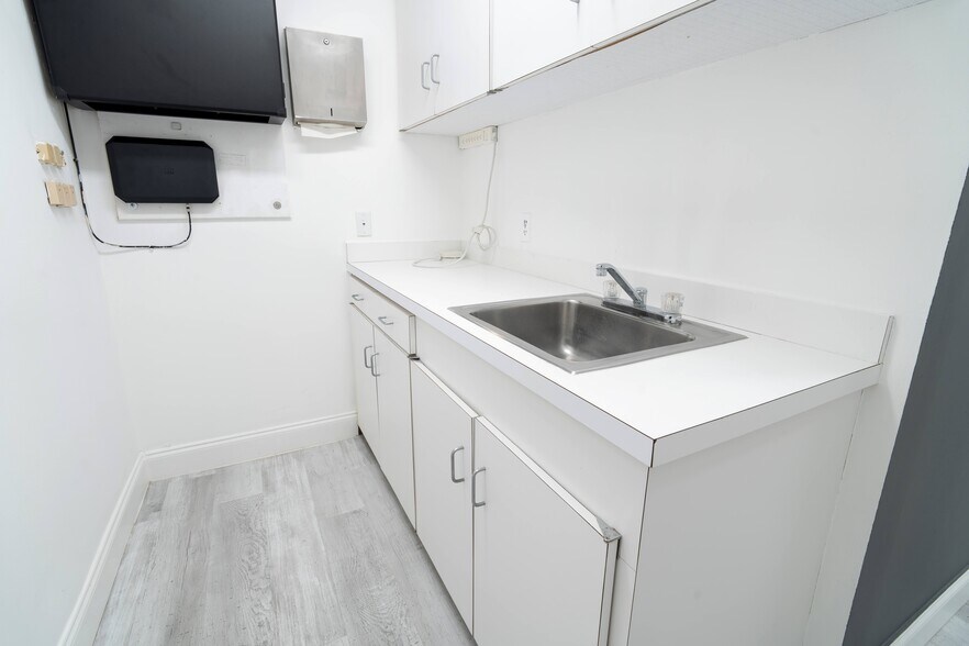 More Photos Of 11455 Fallbrook Dr, Houston Medical For Lease