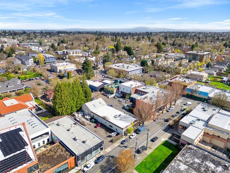 More Photos Of 305 NE Russell St, Portland Light Manufacturing For Sale