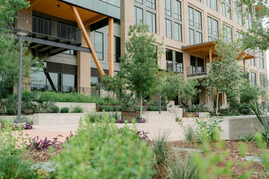 More Photos Of 711 Broadway St, San Antonio Office For Lease