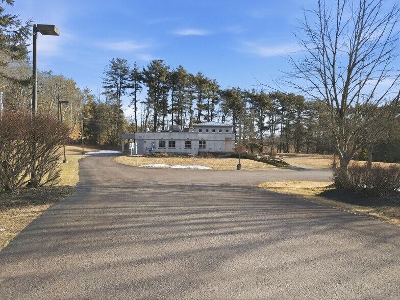 More Photos Of 113 Pocono Dr, Milford Office For Sale