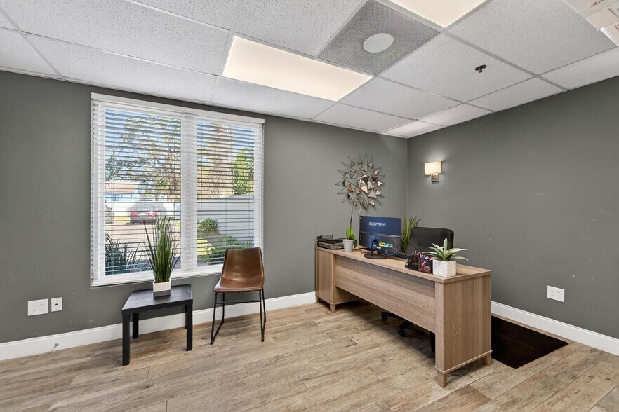 More Photos Of 3411 N 29th St, Tampa Office For Sale