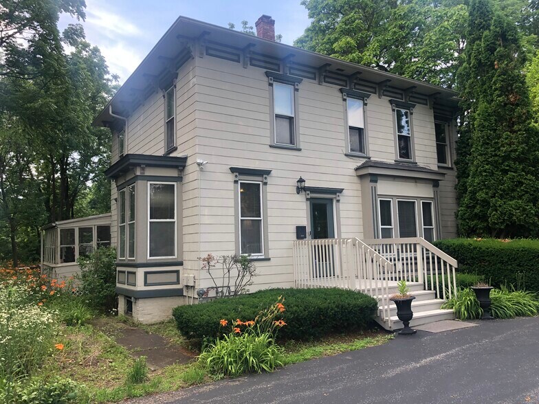 Primary Photo Of 137 W Park Ave, Libertyville Office For Lease