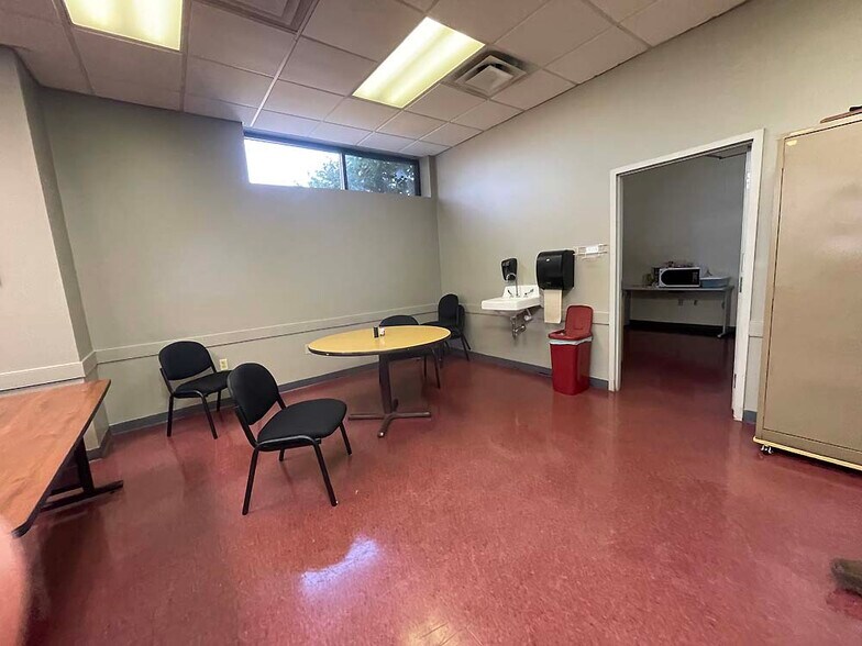 More Photos Of 498 Industrial Dr, Bristol Warehouse For Sale