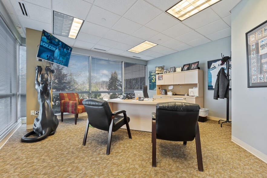 More Photos Of 1 TransAm Plaza Dr, Oakbrook Terrace Office For Sale